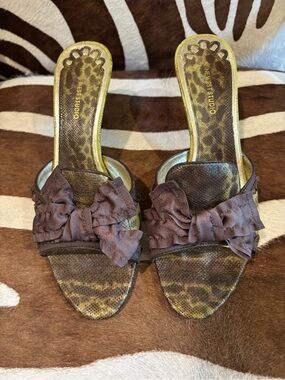 Brown Ruffle Bow Slide-on Sandal